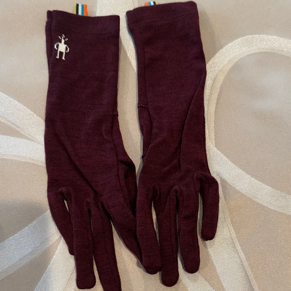 Smartwool Women's Burgundy Touchscreen Gloves - Picture 4 of 4